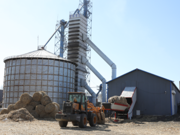 煤價上漲，糧食烘干用上生物質(zhì)秸稈大包直燃熱風(fēng)爐，一年省下30萬